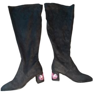 NWT wide calf boots with flowers on the heel  🌹